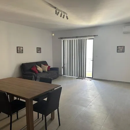 Modern And Stylish 3-bedroom Flat In L-imsida *
