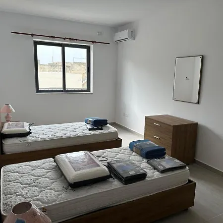 Modern And Stylish 3-bedroom Flat In L-imsida דירה *