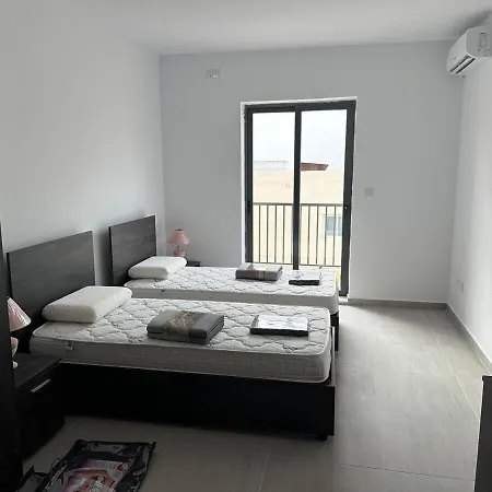 Modern And Stylish 3-bedroom Flat In L-imsida Lägenhet *